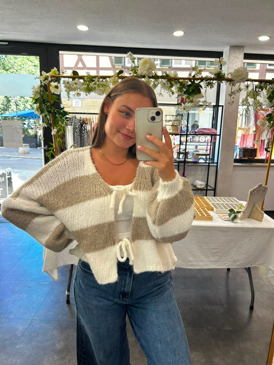 Cozy tie-waist cardigan in a striped design