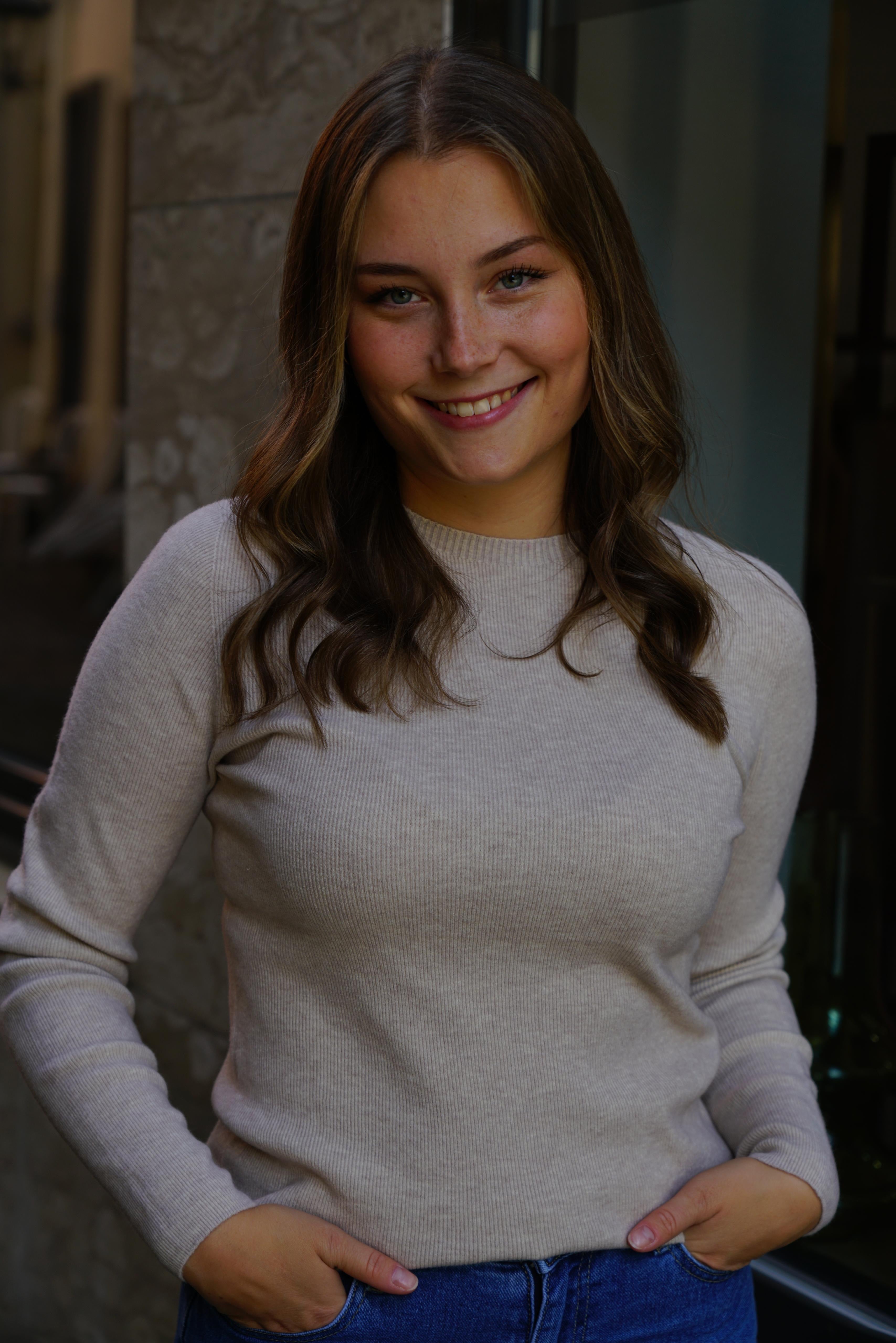 Feinripp Longsleeve – Beige, super soft mit schmalem Kragen