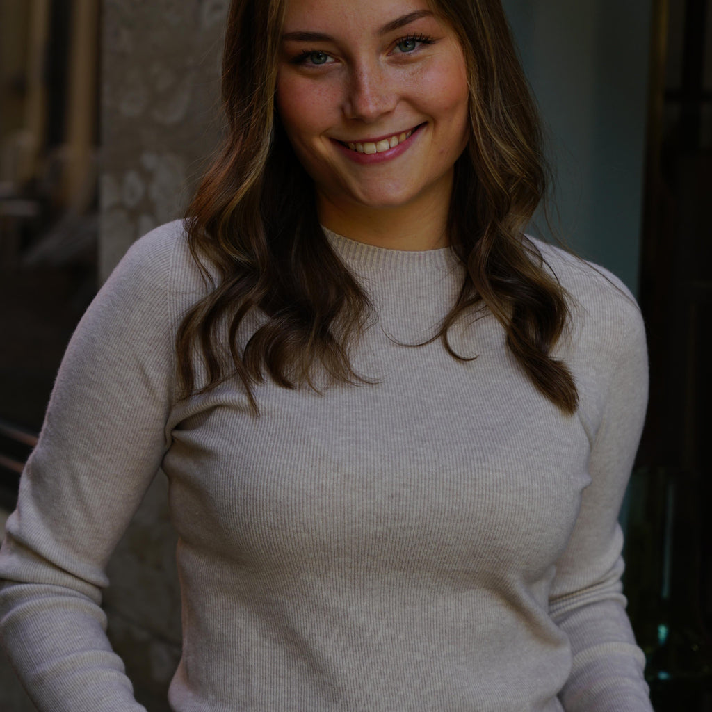 Feinripp Longsleeve – Beige, super soft mit schmalem Kragen