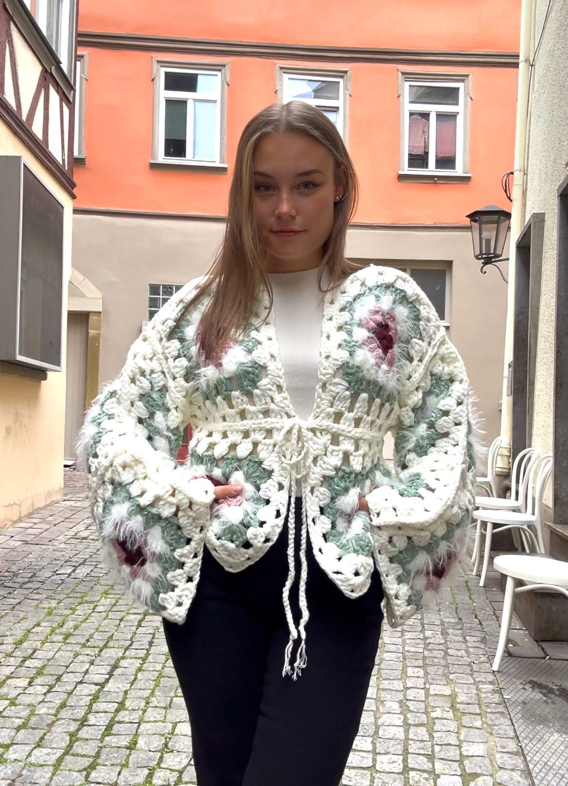 Cardigan – Boho Traum in Creme mit Pastell-Details