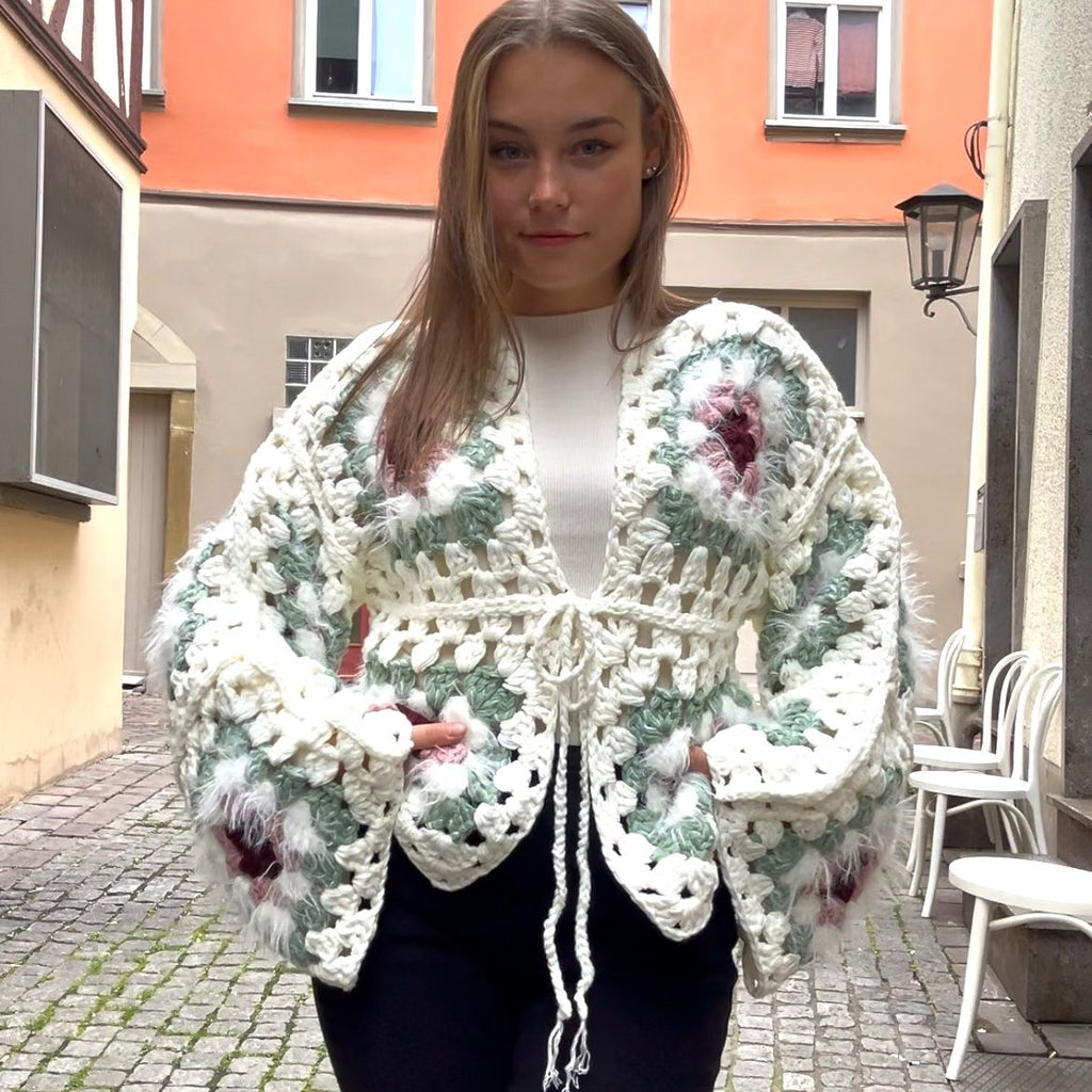 Cardigan – Boho Traum in Creme mit Pastell-Details