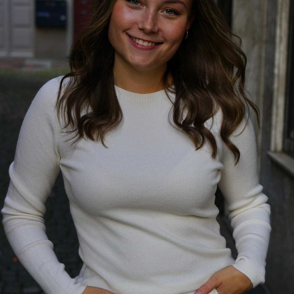 Feinripp Longsleeve – Wollweiß, super soft mit schmalem Kragen