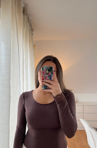 Basic Longsleeve „Liv“ mit Spitzen-Detail – Braun