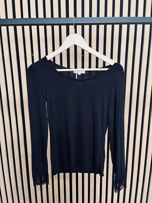Dünnes Longsleeve mit Spitzendetail