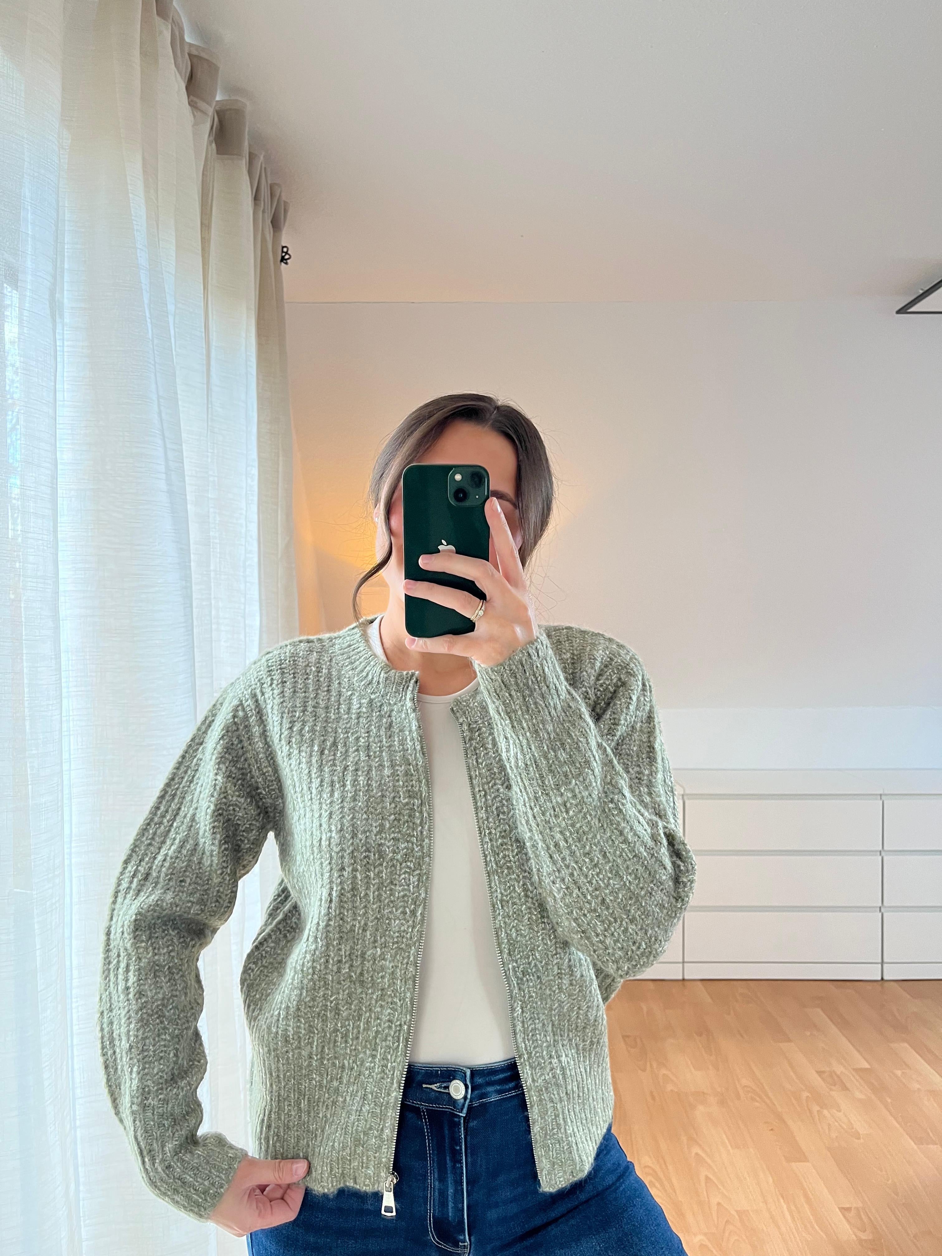 Cardigan „Alina“ – Grün, cozy & timeless