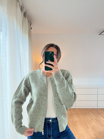 Cardigan „Alina“ – Grün, cozy & timeless