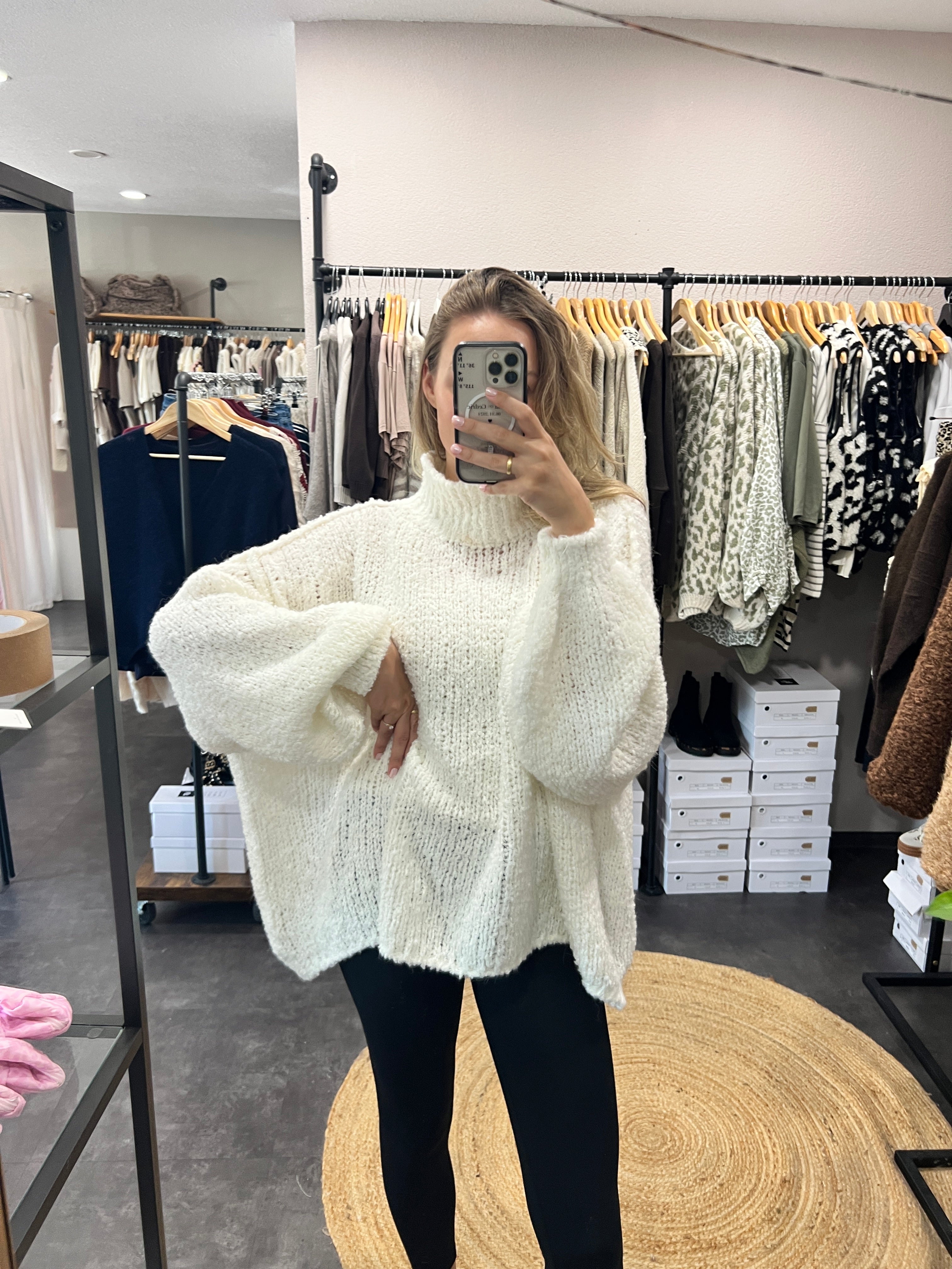 Cozy Bouclé Oversize Pullover – White
