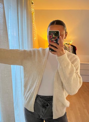 Strickjacke „Leni“ – Wollweiß