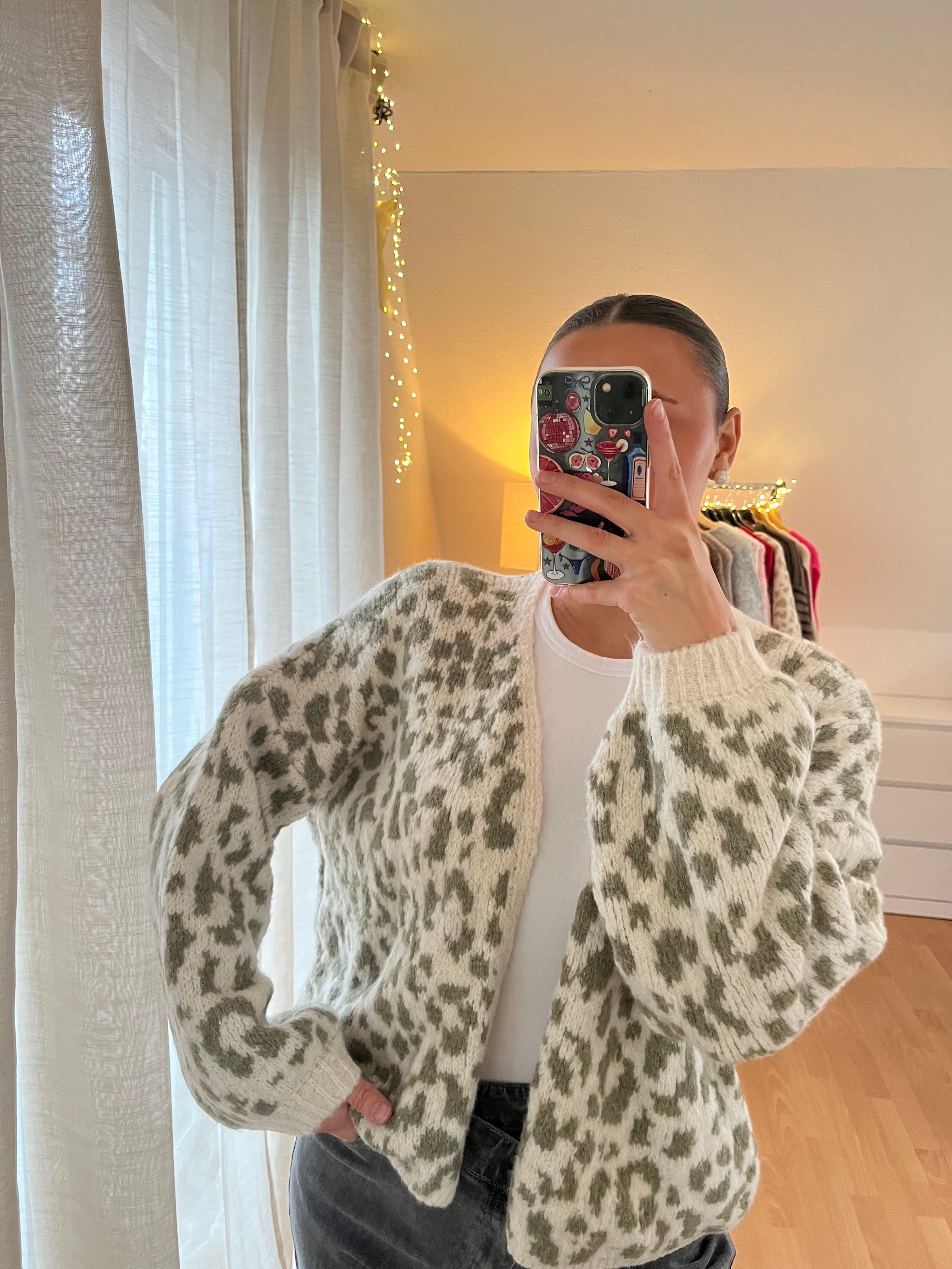 Cardigan „Leonie“ – creme–grün Leo-Liebe