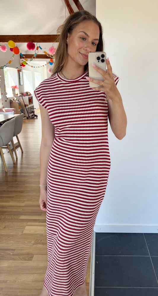 Figurbetontes Streifenkleid