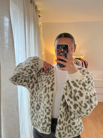 Cardigan „Leonie“ – creme–grün Leo-Liebe