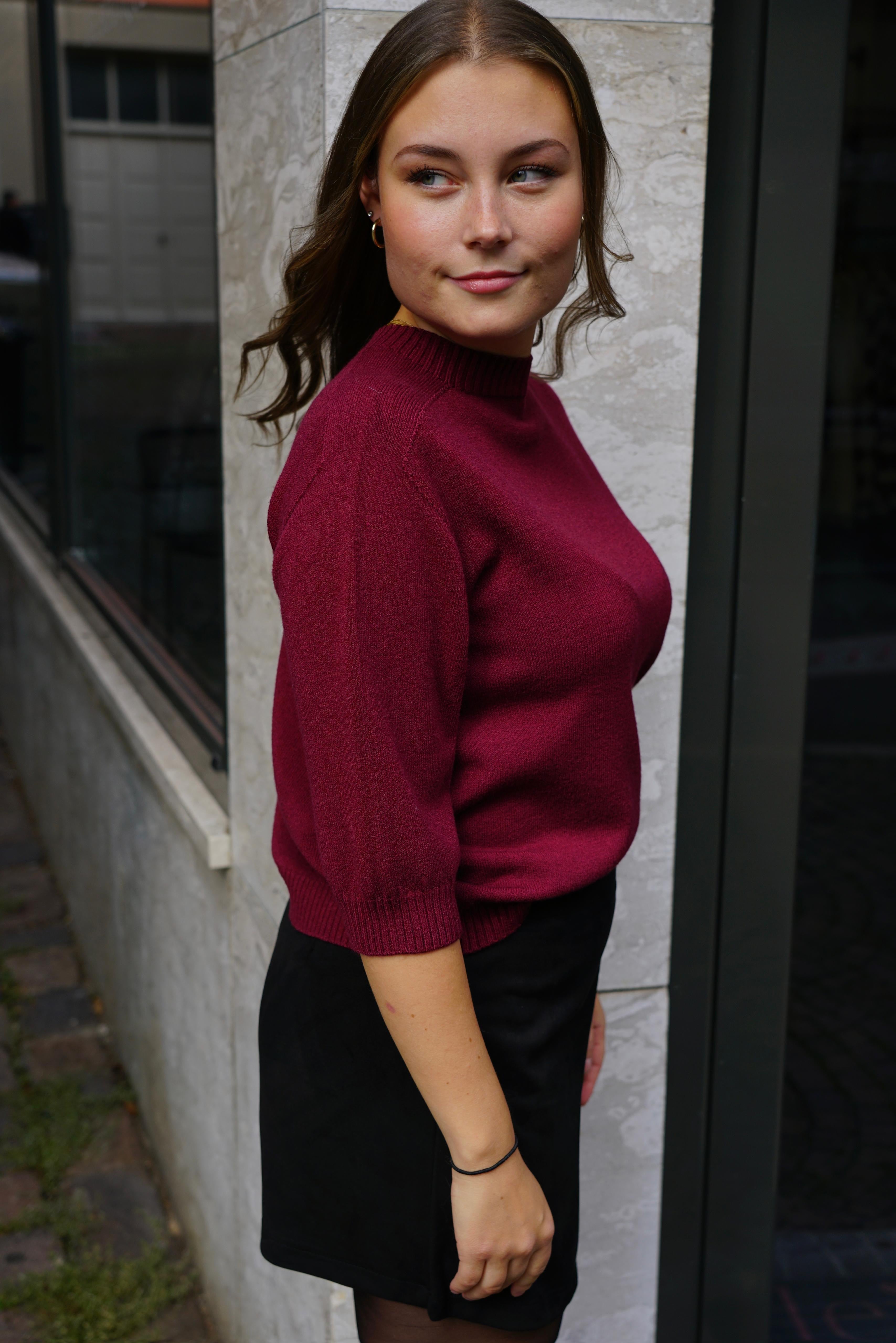 3/4 Strickshirt mit Stehkragen – Bordeaux, Herbst 2025 Trendfarbe
