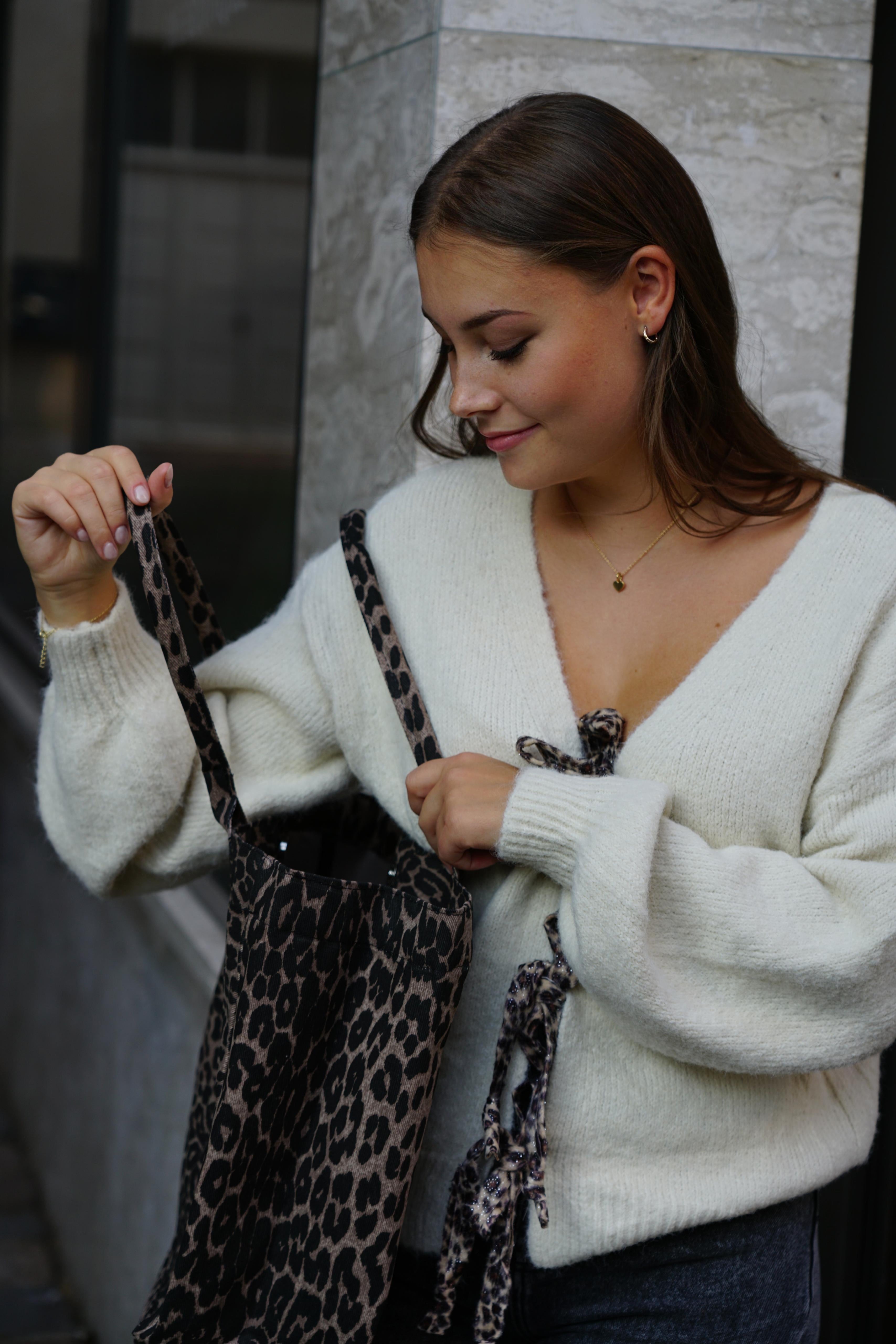 Strickjacke mit Leoparden-Details – Süßer Look für jeden Anlass