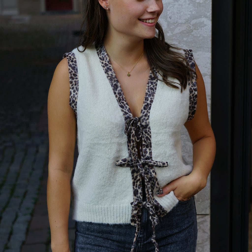 Strickweste mit Leoparden-Details und Glitzer