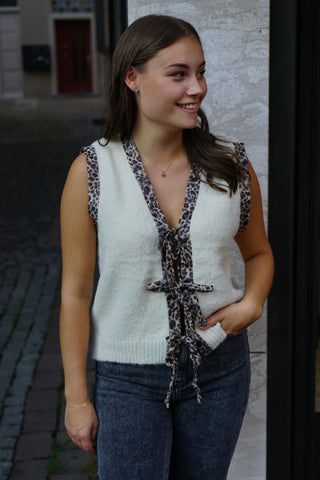 Strickweste mit Leoparden-Details und Glitzer