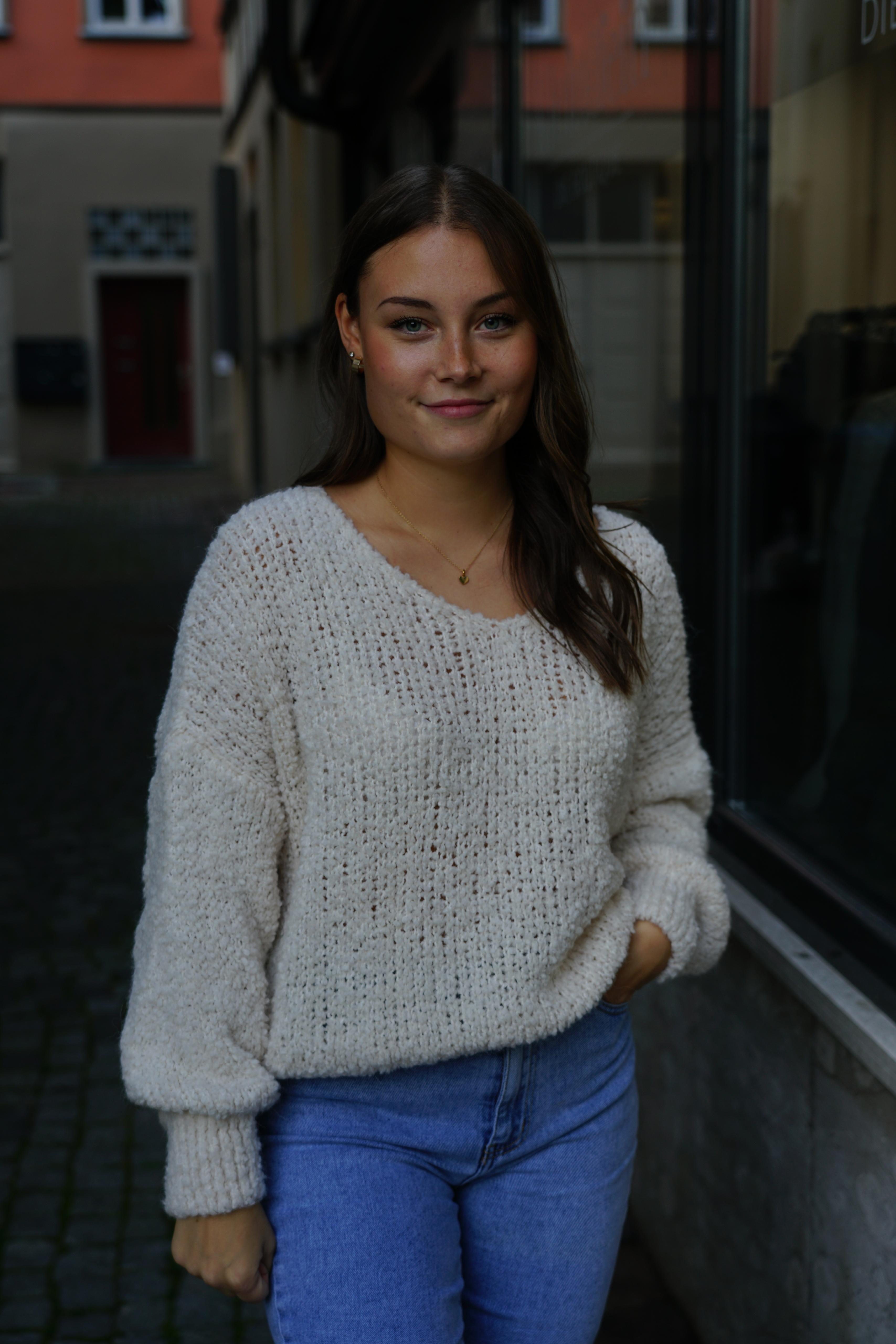 Strickpullover mit V-Ausschnitt in Wollweiß und Beige/Grau – Perfekt für den Alltag