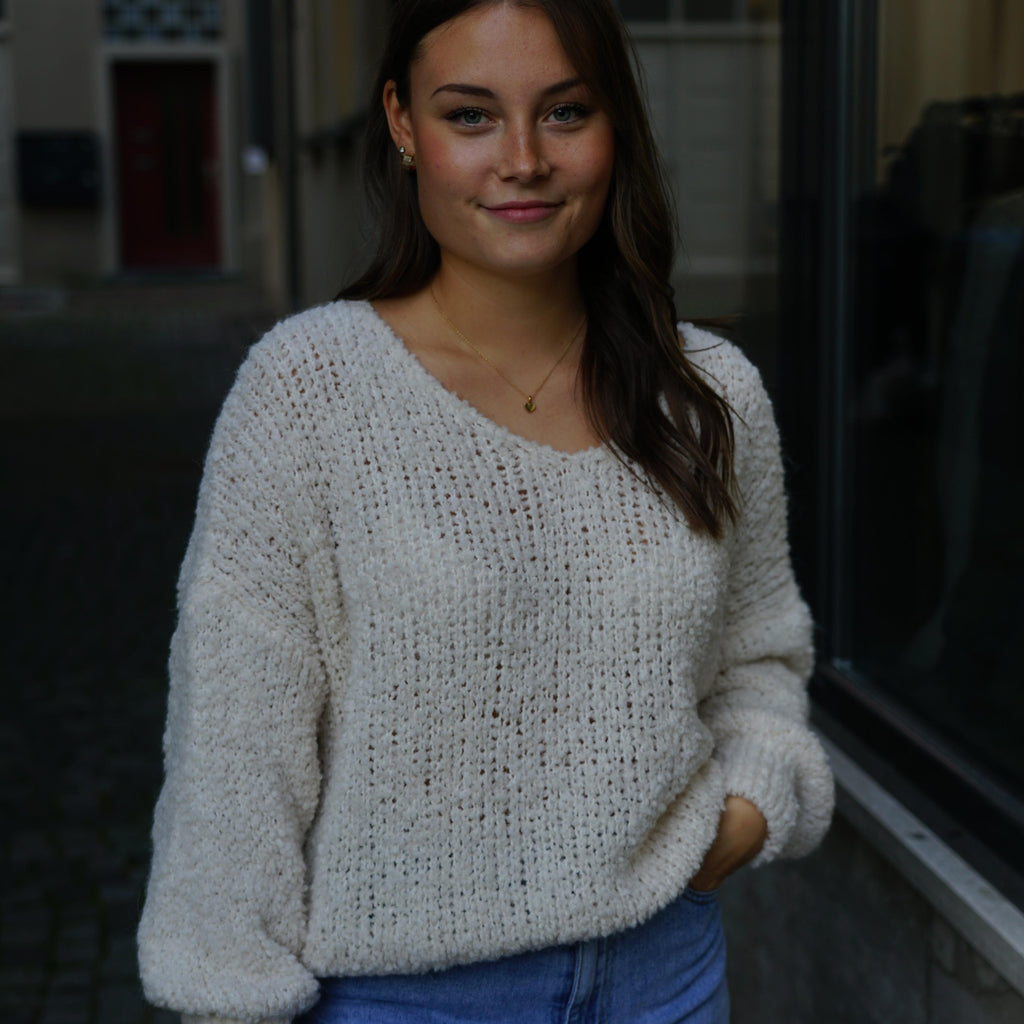 Strickpullover mit V-Ausschnitt in Wollweiß und Beige/Grau – Perfekt für den Alltag