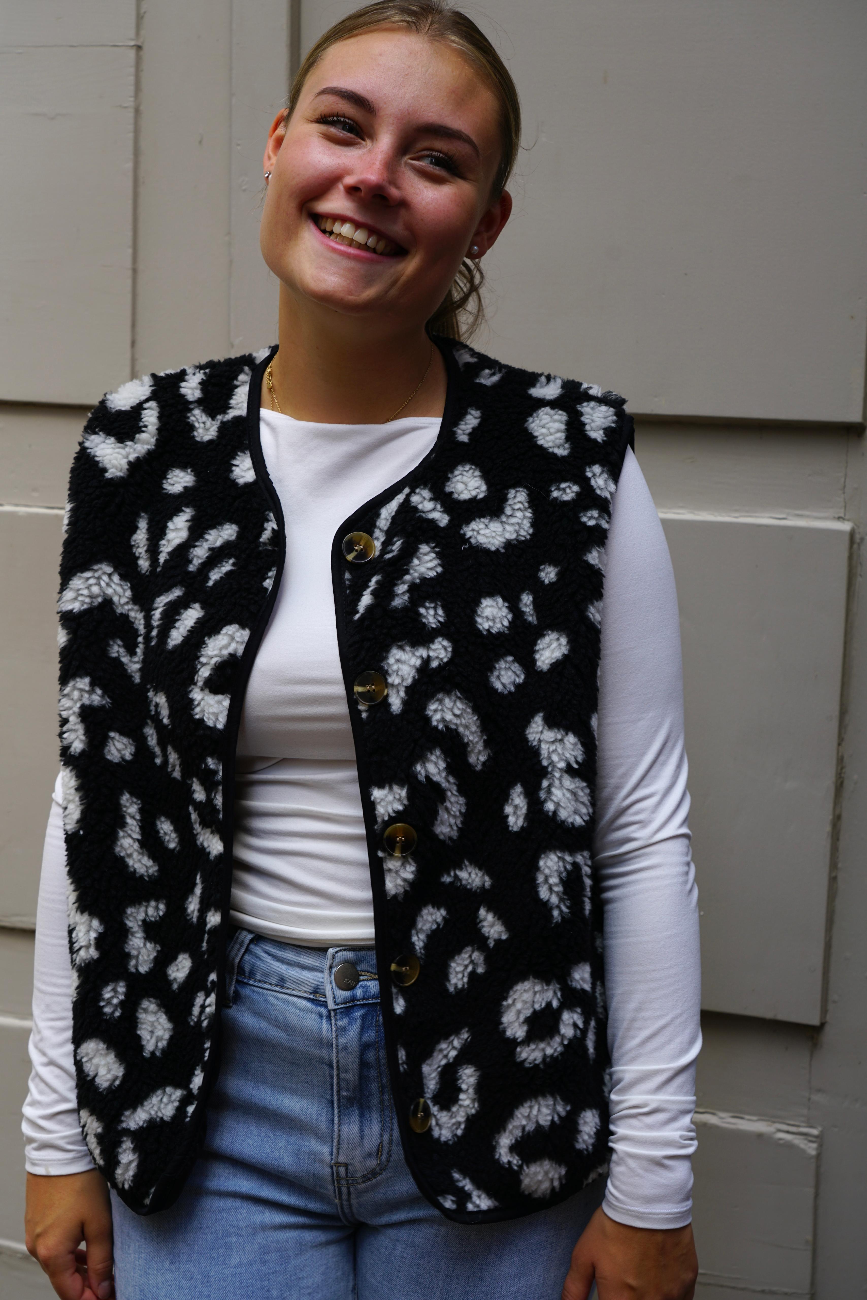 Cozy Leo Vest – Black