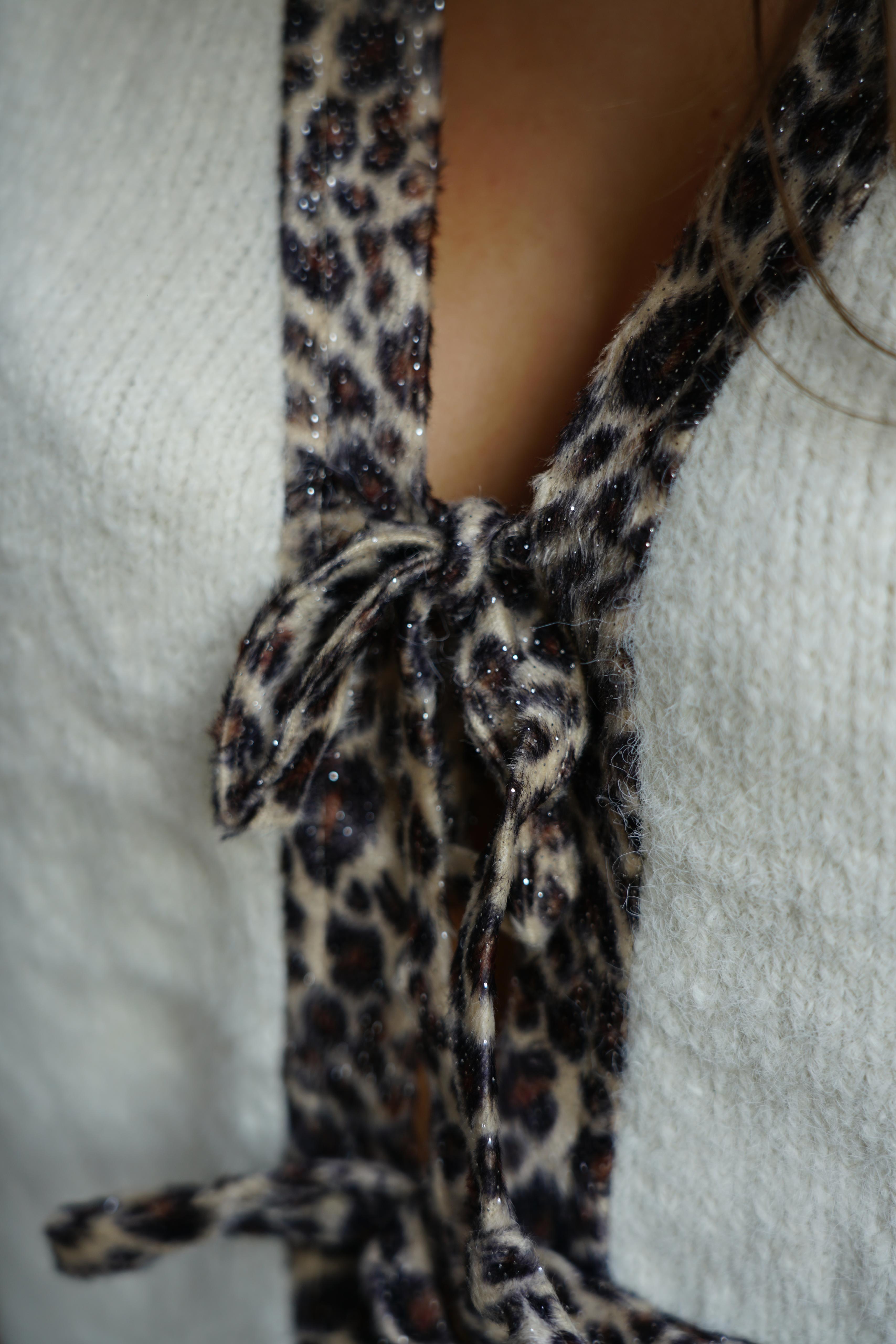 Strickweste mit Leoparden-Details und Glitzer