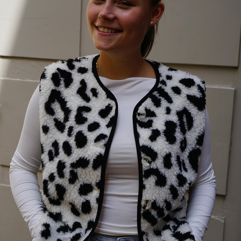 Cozy Leo Vest – White