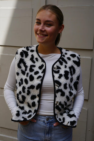 Cozy Leo Vest – White