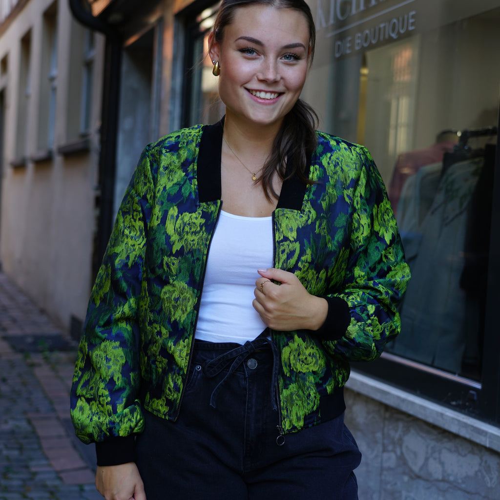 Desires Bomberjacke – Florales Muster in Knalligem Grün