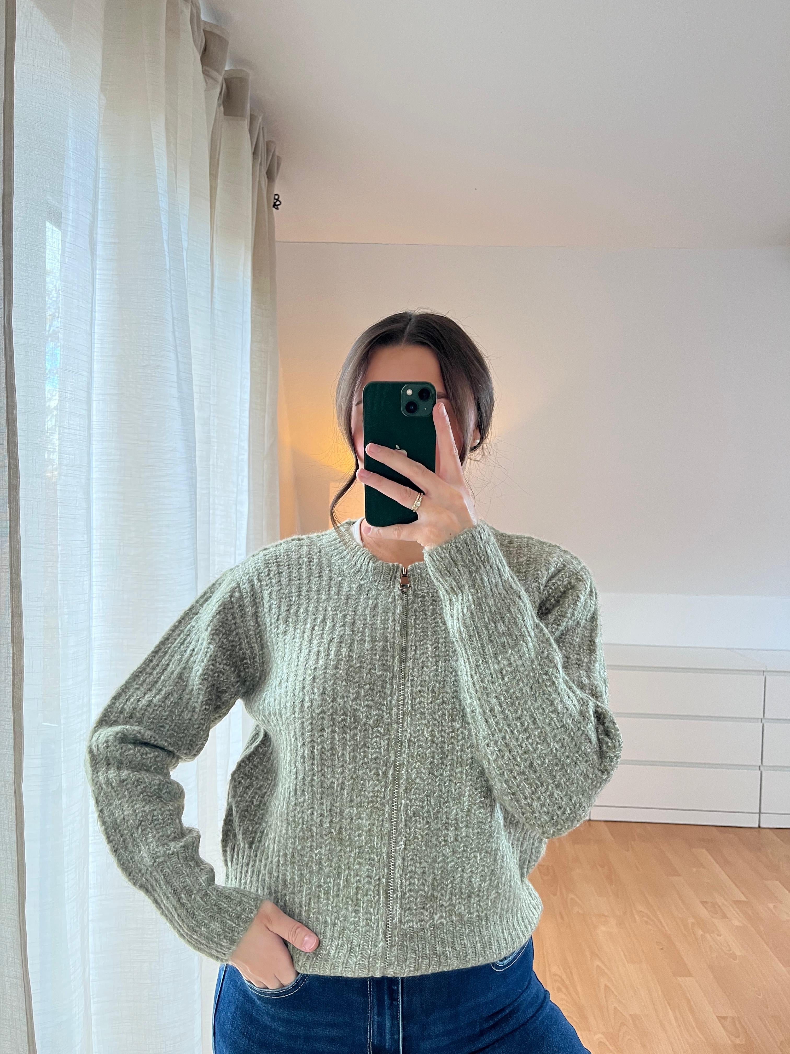 Cardigan „Alina“ – Grün, cozy & timeless