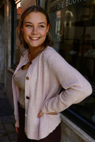 Strickjacke mit Rosenknöpfen rosa – One Size bis 42 (Kopie)