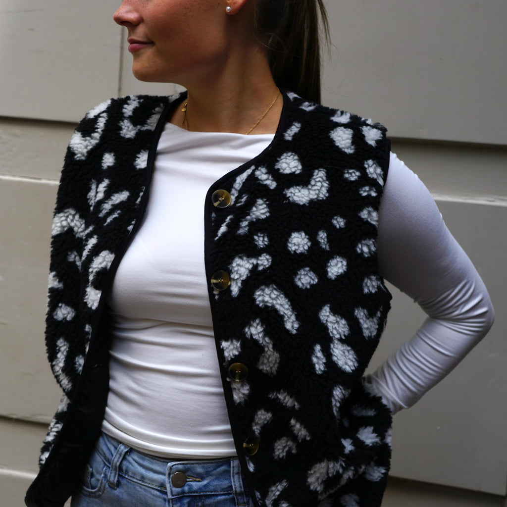 Cozy Leo Vest – Black