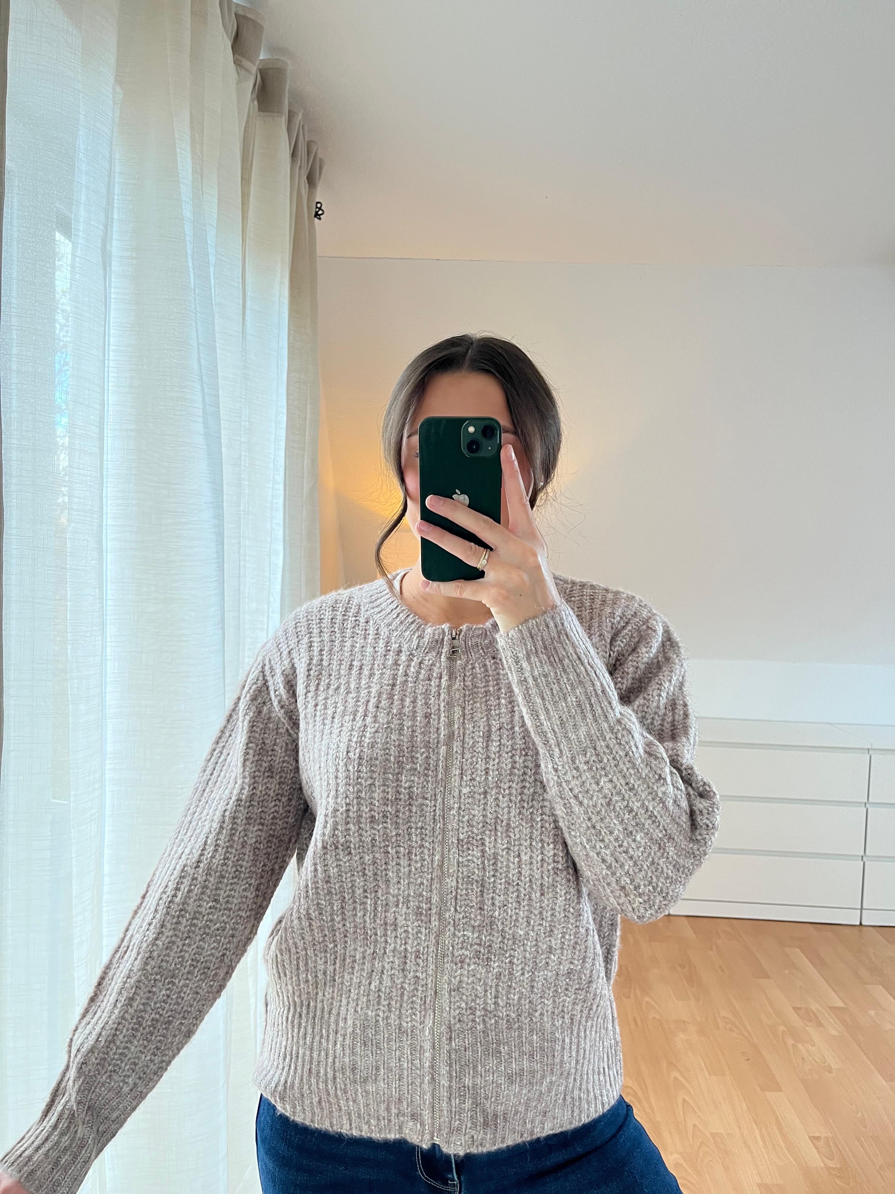 Cardigan „Alina“ – Taupe, cozy & timeless