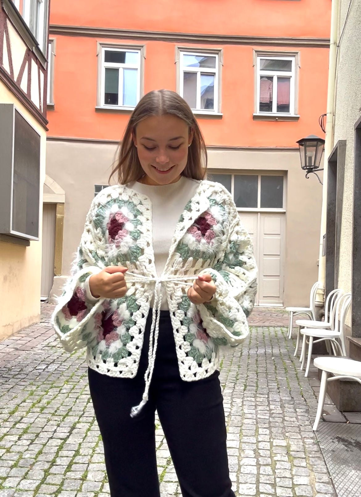 Cardigan – Boho Traum in Creme mit Pastell-Details