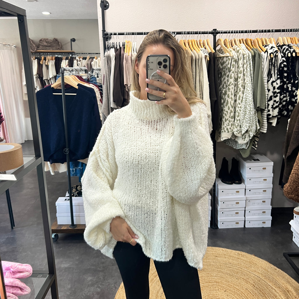 Cozy Bouclé Oversize Pullover – White