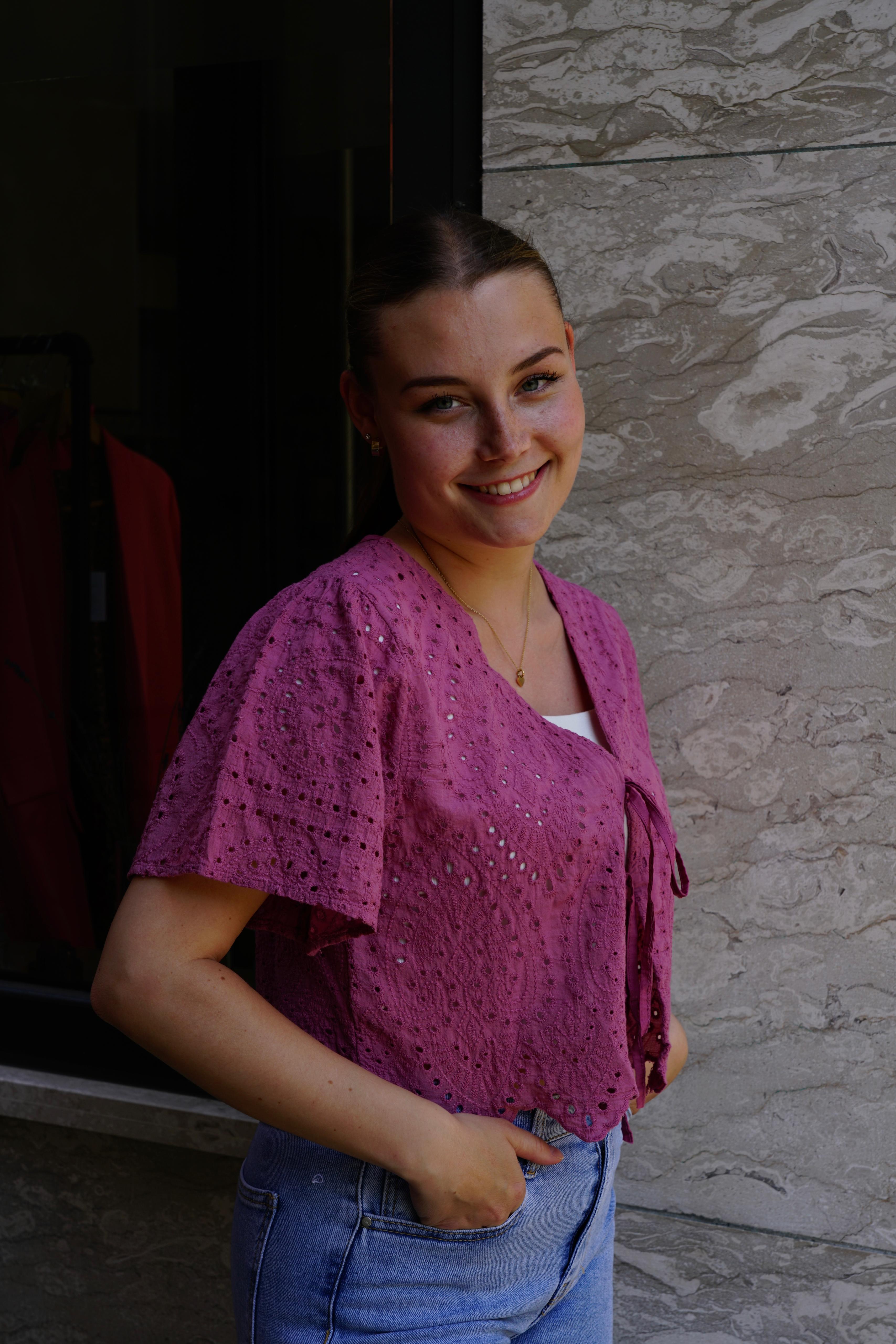 Kurzel Jäckchen im Lochstrickmuster Caro - mauve