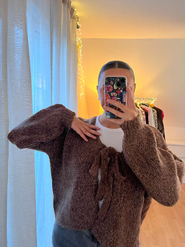 Bindestrickjäckchen „Noemi“ – Braun