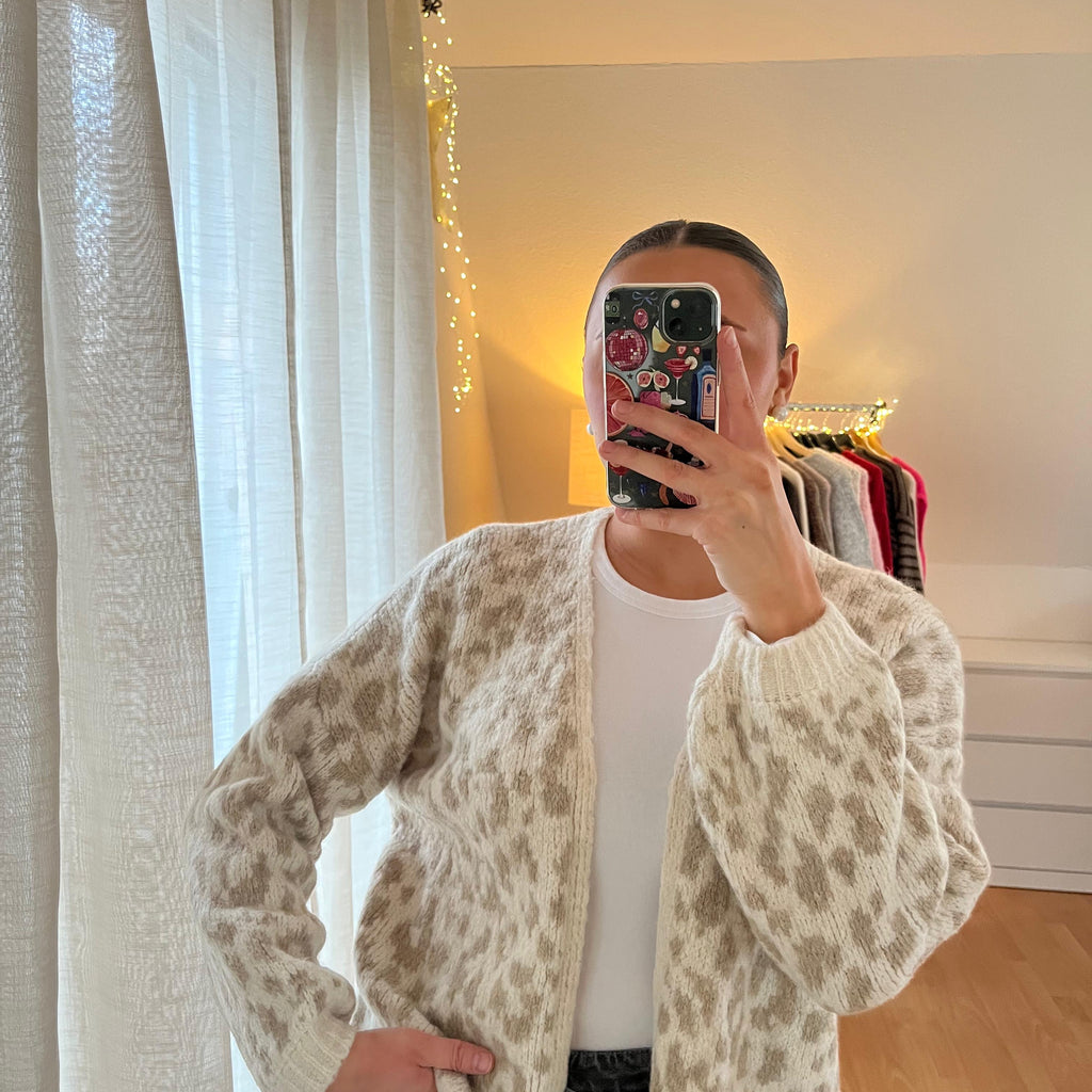 Cardigan „Leonie“ – creme–beige Leo-Liebe