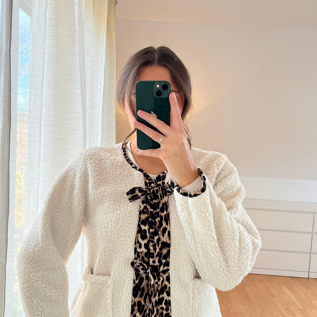 Jäckchen „Amara“ – Beige, cozy meets wild