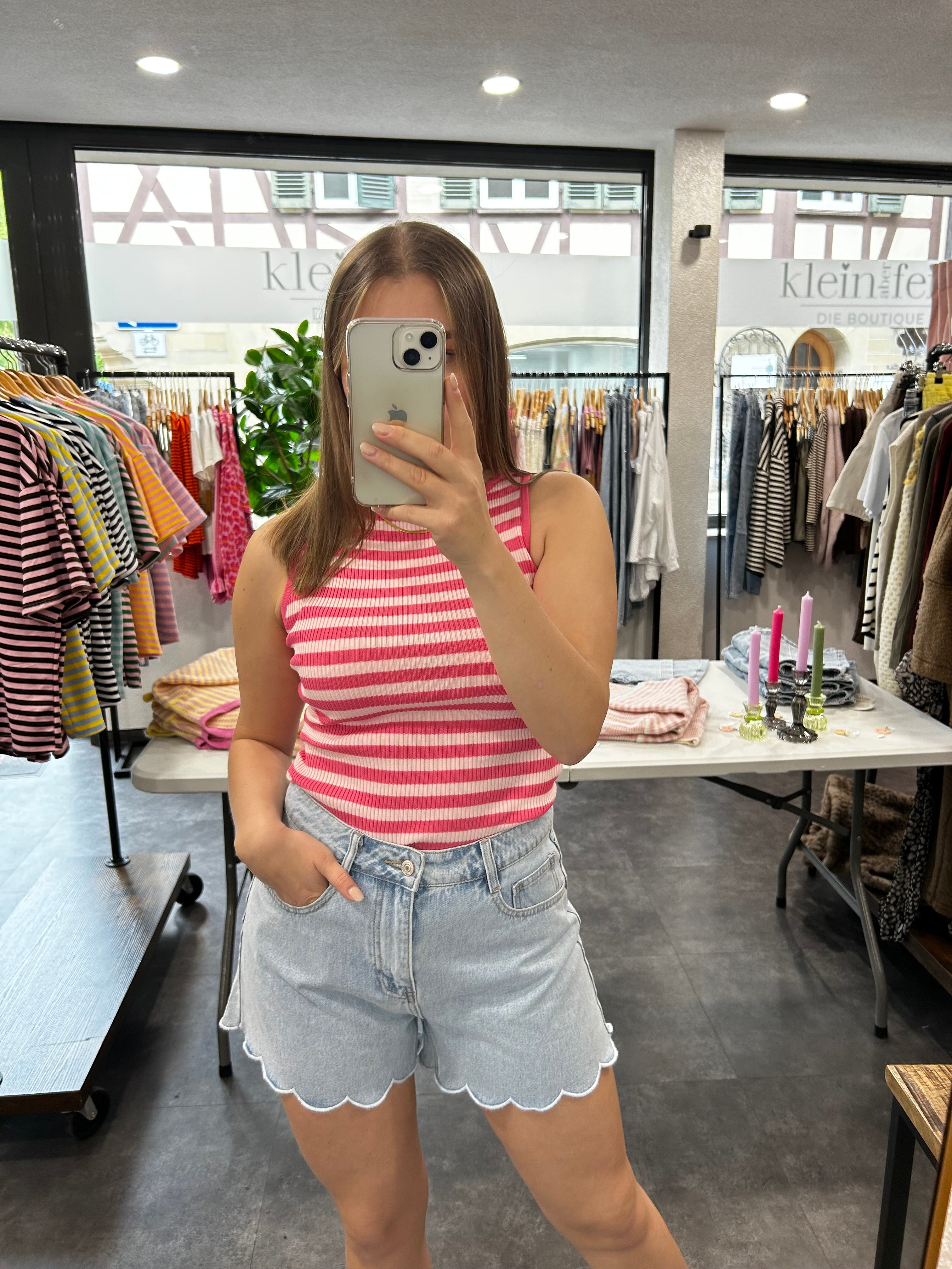 Jeans Shorts mit Muschelsaum