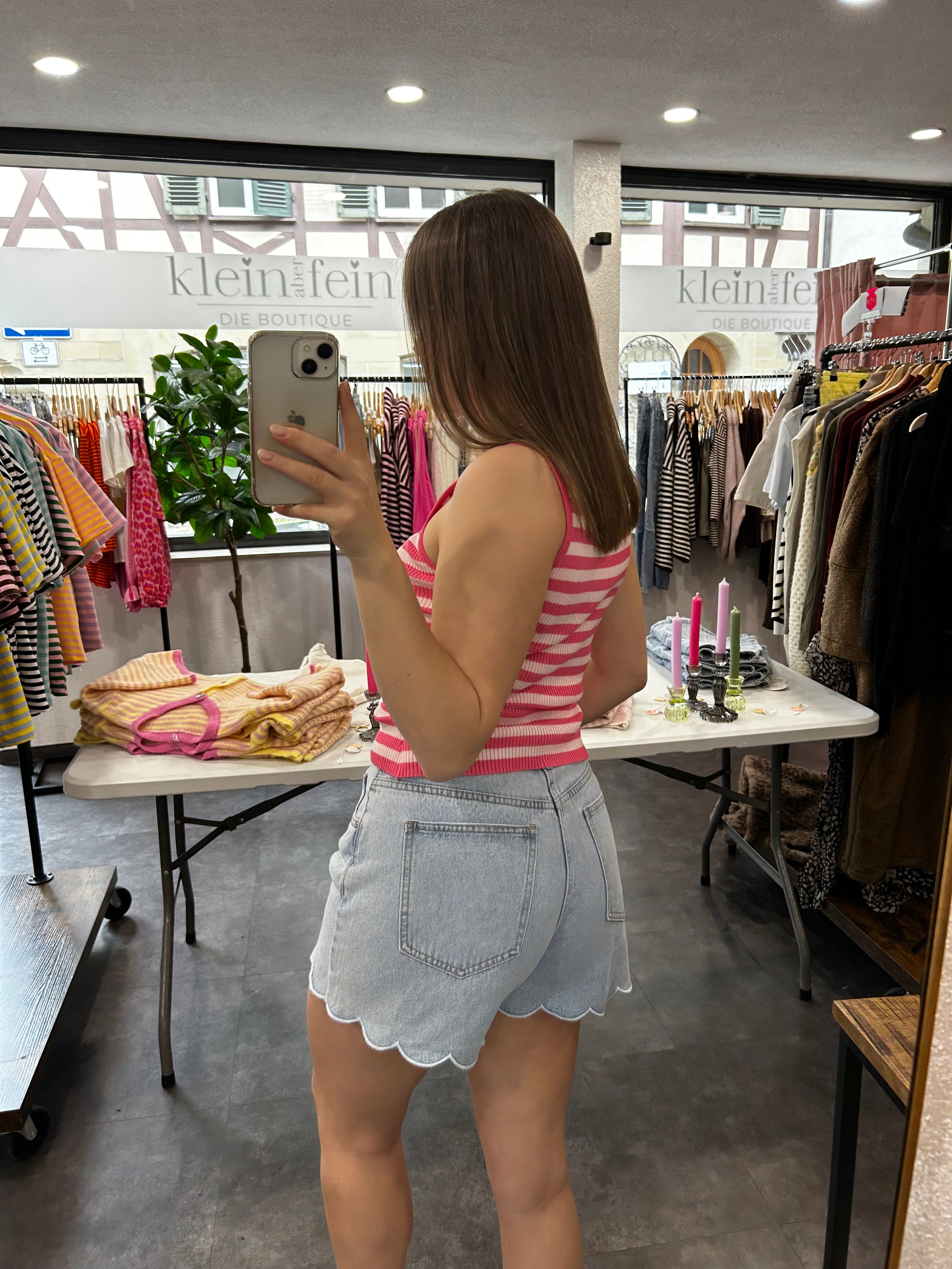 Jeans Shorts mit Muschelsaum