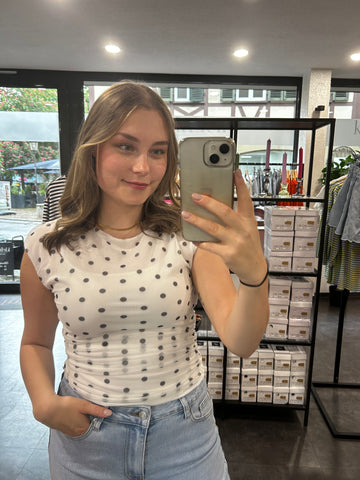 Mesh-Top mit Punkte Muster – Weiß/Schwarz