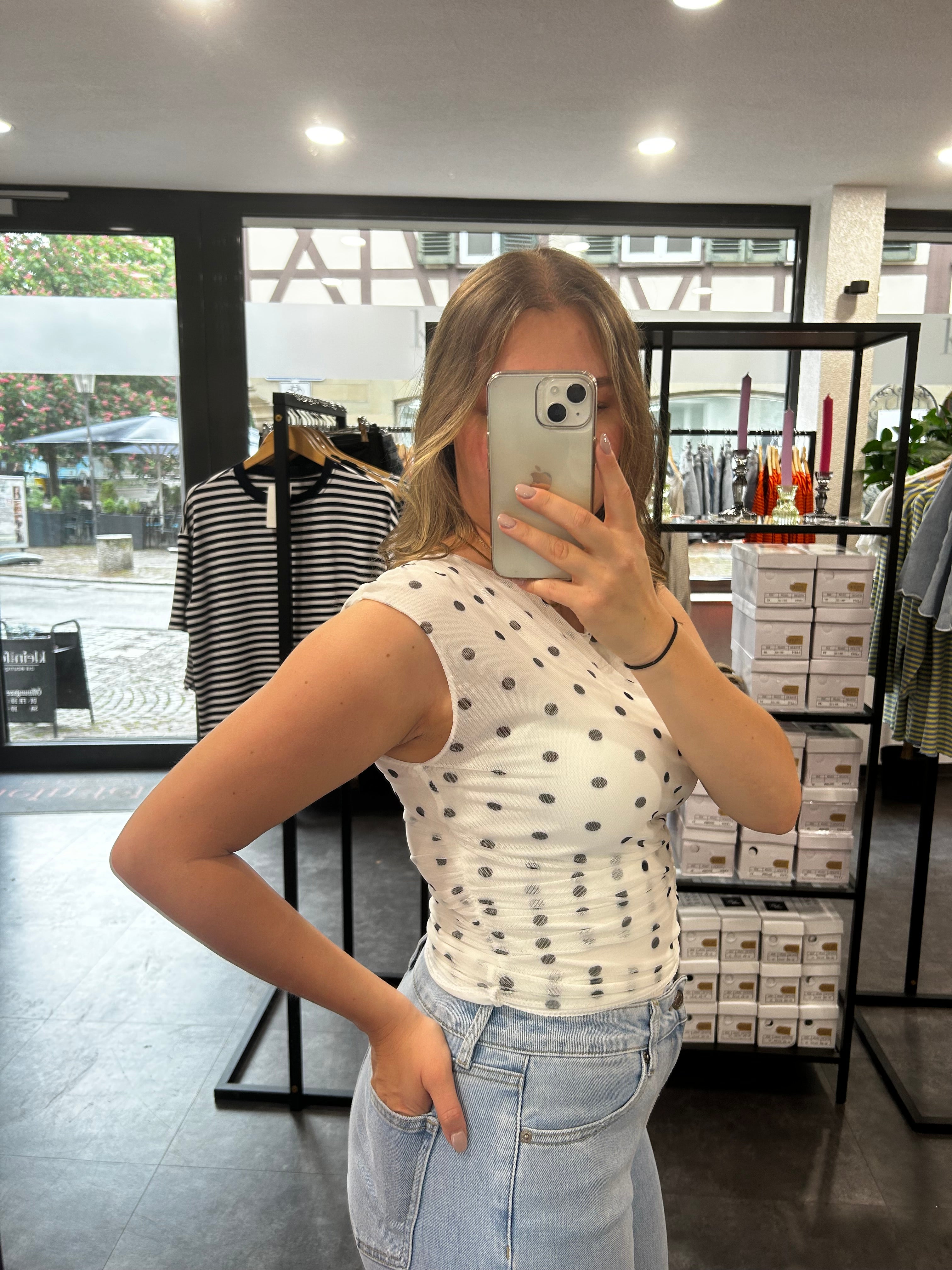 Mesh-Top mit Punkte Muster – Weiß/Schwarz