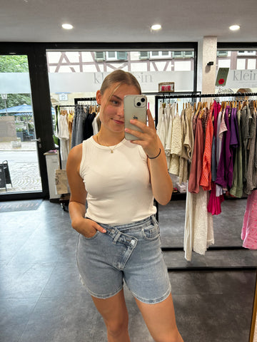 Jeansshorts mit überkreuztem Bund