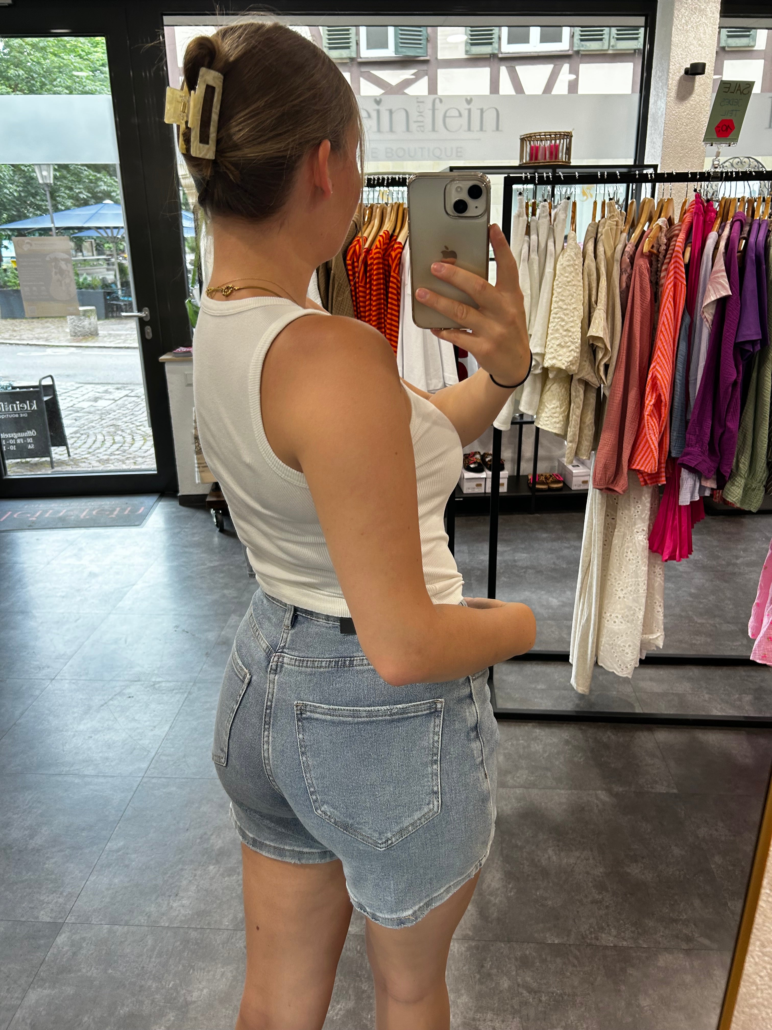 Jeansshorts mit überkreuztem Bund