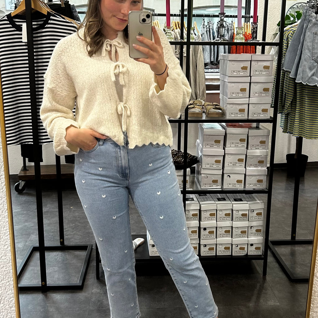 Mom Jeans mit Herzchen Stickerei – Hellblau