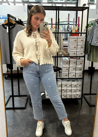 Mom Jeans mit Herzchen Stickerei – Hellblau